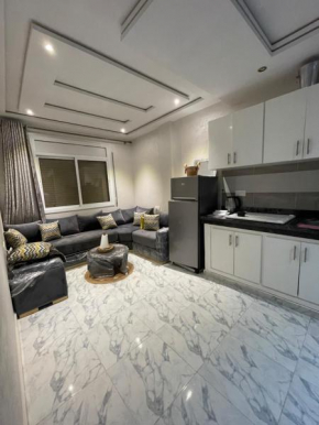 Appartement lumineux deux façades avec balcon vue sur montagne